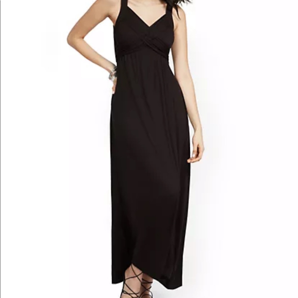 ⭐️*BRAND NEW*New York & Company little black dress